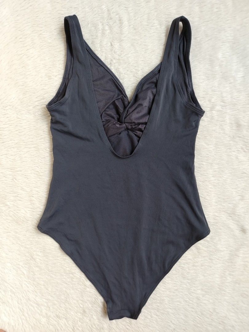 (M) H&M (Category: Bikinis & Swimsuits) located in Paranaque City. Submitted by closetbykimkirsten (Listing ID 1462966435, Image 2). Description: 🎀Like New🎀 ✨Brand: H&M ⚡No Pads 🪷Size: Medium 💸Price: P330 (Non Negotiable) ♦️All Items are PRELOVED in good condition. ♦️Please do manage your expectations. ♦️WASH before USE ♦️BUY at your own RISK 🔥NO RETURN NO EXCHANGE POLICY🔥 ⛔BOGUS BUYER/JOY RESERVER will be posted in every groups⛔.
