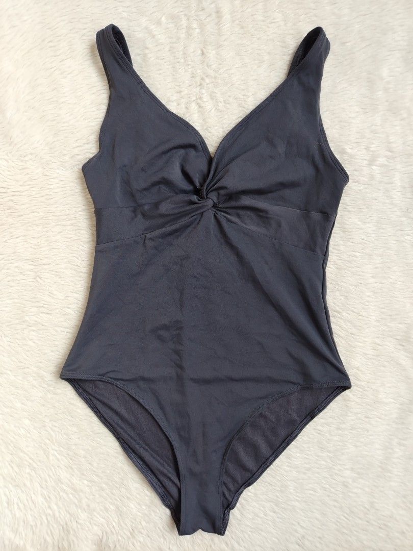 (M) H&M (Category: Bikinis & Swimsuits) located in Paranaque City. Submitted by closetbykimkirsten (Listing ID 1462966435, Image 1). Description: 🎀Like New🎀 ✨Brand: H&M ⚡No Pads 🪷Size: Medium 💸Price: P330 (Non Negotiable) ♦️All Items are PRELOVED in good condition. ♦️Please do manage your expectations. ♦️WASH before USE ♦️BUY at your own RISK 🔥NO RETURN NO EXCHANGE POLICY🔥 ⛔BOGUS BUYER/JOY RESERVER will be posted in every groups⛔.