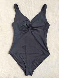 (Category: ) located in . Submitted by closetbykimkirsten (Listing ID 1462966435, Image 1). Description: .