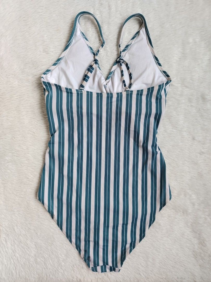 (M) OLD NAVY (Category: Bikinis & Swimsuits) located in Paranaque City. Submitted by closetbykimkirsten (Listing ID 1462955238, Image 2). Description: 🎀Like New🎀 ✨Brand: OLD NAVY ⚡Padded 🪷Size: Medium 💸Price: P300 (Non Negotiable) ♦️All Items are PRELOVED in good condition. ♦️Please do manage your expectations. ♦️WASH before USE ♦️BUY at your own RISK 🔥NO RETURN NO EXCHANGE POLICY🔥 ⛔BOGUS BUYER/JOY RESERVER will be posted in every groups⛔.