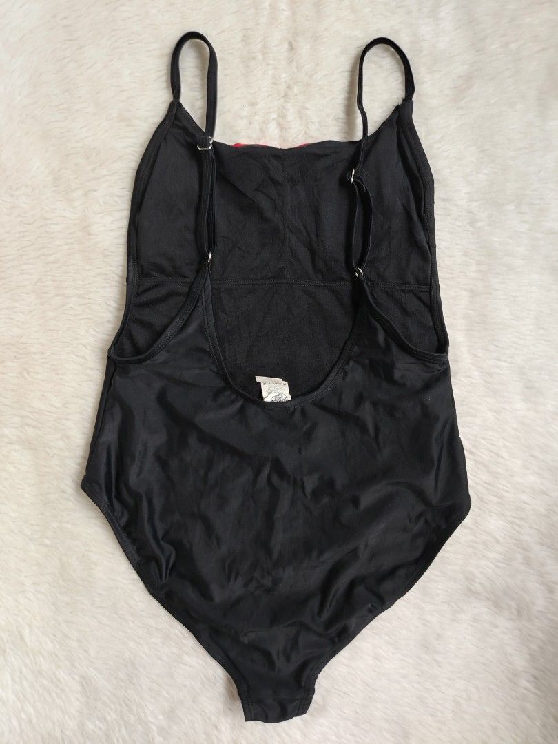 (M) SANTA CRUZ (Category: Bikinis & Swimsuits) located in Paranaque City. Submitted by closetbykimkirsten (Listing ID 1462954648, Image 2). Description: 🎀Like New🎀 ✨Brand: Santa Cruz ⚡Padded 🪷Size: Medium 💸Price: P300 (Non Negotiable) ♦️All Items are PRELOVED in good condition. ♦️Please do manage your expectations. ♦️WASH before USE ♦️BUY at your own RISK 🔥NO RETURN NO EXCHANGE POLICY🔥 ⛔BOGUS BUYER/JOY RESERVER will be posted in every group