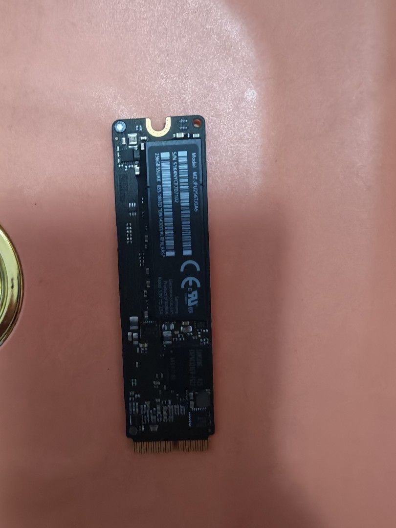 Macbook pro 原裝 256GB SSD （分類：硬碟及儲存器）位於 Hong Kong。 由 win2026 提交（商品編號 1463041000，圖片 1）。簡介： Samsung 256GB SSD，型號係 MZ-JPU2567/046。呢隻係 MacBook Pro 專用嘅 SSd。
