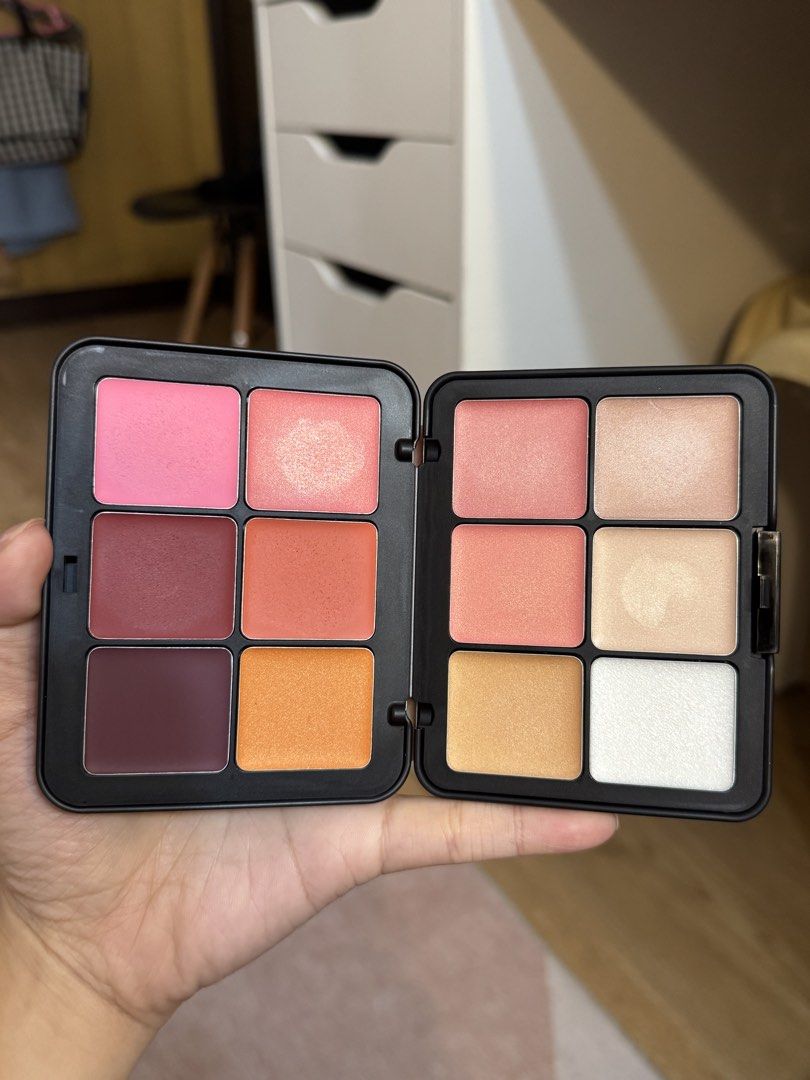MAKEUP FOREVER HD SKIN BLUSH & GLOW PALETTE (Category: Makeup) located in Quezon City. Submitted by declutteringella (Listing ID 1462908029, Image 3). Description: - BLUSH & HIGHLIGHT - LIGHTLY USED - NO BOX - USED 1-2x PER PAN .