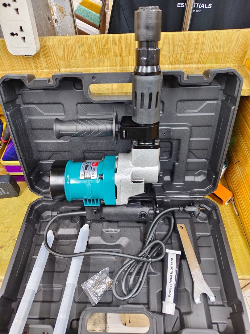 Makita Rotary Hammer Drill (Category: Construction Tools & Equipment) located in Caloocan City. Submitted by margaritom16124 (Listing ID 1463055183, Image 3). Description: - Makita Rotary Hammer Drill - Color: Teal and Black - Includes: Handle and Power Cord - Condition: Works Great - Ready for your next project!.