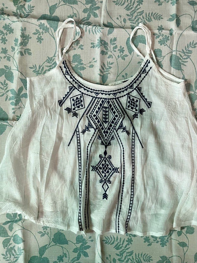Mamma Mia themed top summer 2000s (Category: Sleeveless) located in Manila. Submitted by iador1a (Listing ID 1462934654, Image 1). Description: -can do s-m -beach coverup -pmaya and gcash, jnt.