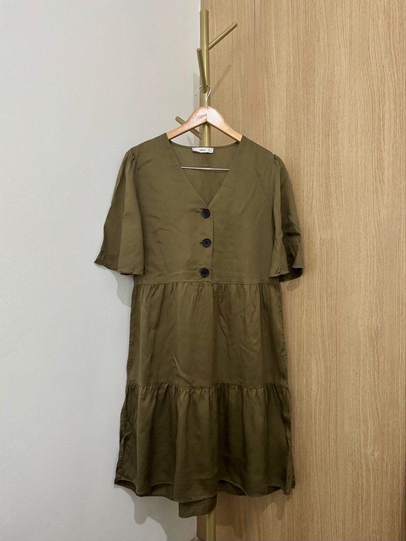 Mango Dress (Category: Dresses) located in Quezon City. Submitted by shopper_xoxo (Listing ID 1463055184, Image 2). Description: .