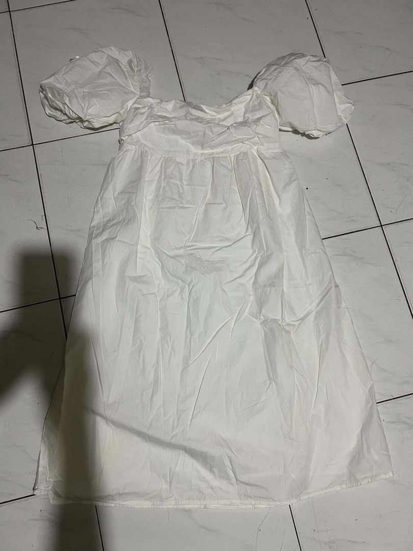 Mango Puff Sleeve Cotton Dress (Category: Dresses) located in Manila. Submitted by loutang (Listing ID 1462994439, Image 2). Description: .