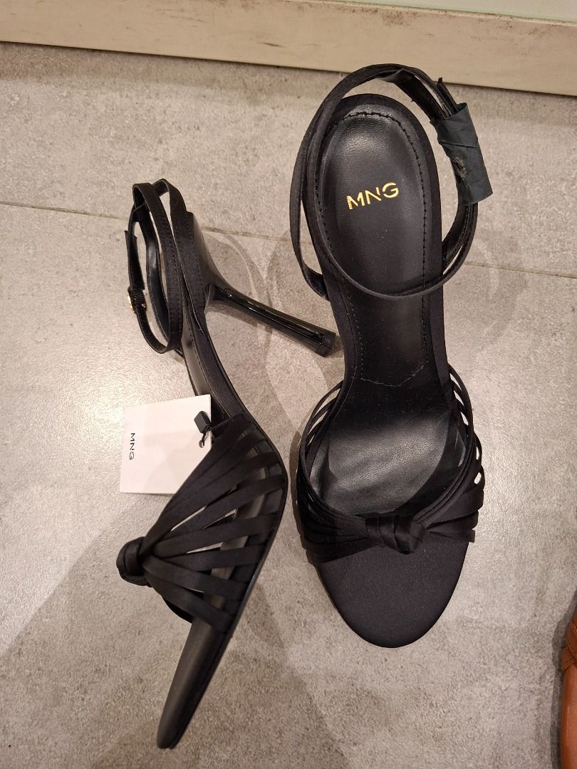 Mango Sandals (Category: Sandals) located in Indang. Submitted by ednamanlapaz21 (Listing ID 1462930367, Image 2). Description: With Box.