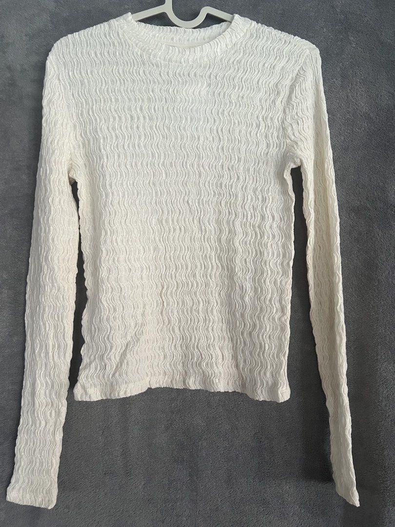 MANGO Textured Mock Neck Long Sleeve Top M (Category: Longsleeves) located in Cagayan de Oro. Submitted by jeirn (Listing ID 1463117847, Image 2). Description: - Brand: MANGO - Style: Long sleeve top - Color: Cream - Neckline: Mock neck - Fabric: Unique crinkle texture all over - Size: Medium (M) - Condition: Brand new, never worn - Versatile: Great on its own or for layering.