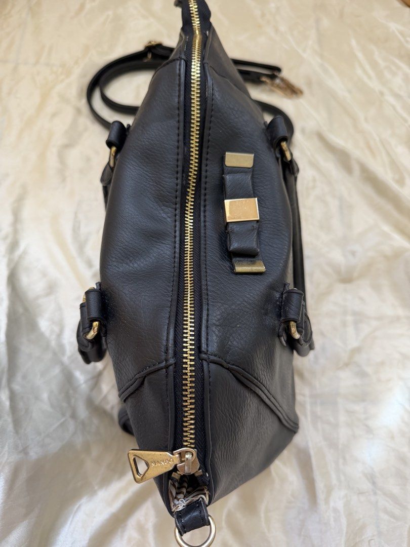 MANGO ZIPPER CLOSURE SATCHEL BAG (Category: Cross-body Bags) located in Lucena. Submitted by alvic27 (Listing ID 1463031522, Image 3). Description: MANGO ZIPPER CLOSURE SATCHEL BAG in black color with sling. Swipe to see minimal flaws hindi po halata.
