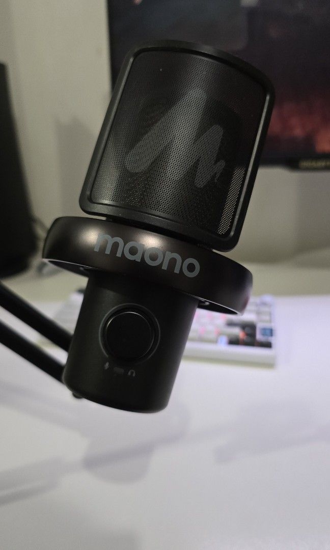 Maono DM40 Pro (Category: Microphones) located in Manila. Submitted by sean.done (Listing ID 1463054389, Image 2). Description: - Maono DM40 Pro USB Microphone - wireless - includes type c to c cable, dongle (type c and type a converter) - NO BOX OR WARRANTY - only issue is the rubber on the arm that you attach to the cable shipping via grab or lalamove only location: Mandaluyong .
