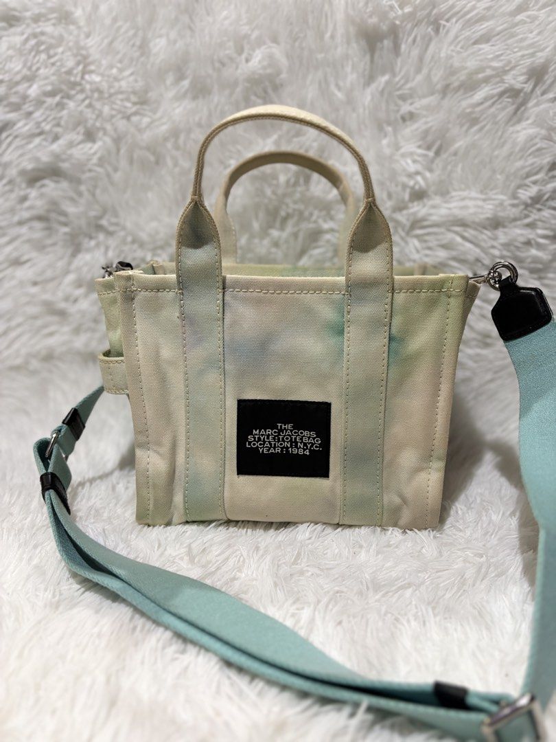 Marc jacobs (Category: Luxury Bags & Wallets) located in Baguio. Submitted by rheaanne07 (Listing ID 1462885632, Image 3). Description: Marc jacobs the tote bag Tie-dye small Excellent condition For keeps if no one buys it :).