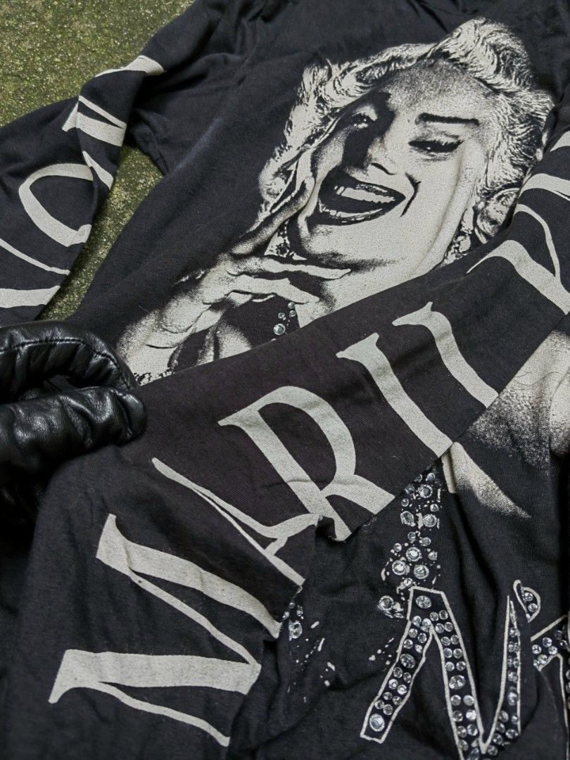 Marilyn Monroe Cotton Hoodie (Category: Coats, Jackets and Outerwear) located in Taguig. Submitted by xurocurations (Listing ID 1463046014, Image 3). Description: All Inches Dimensions: -16 Width -23 Length.