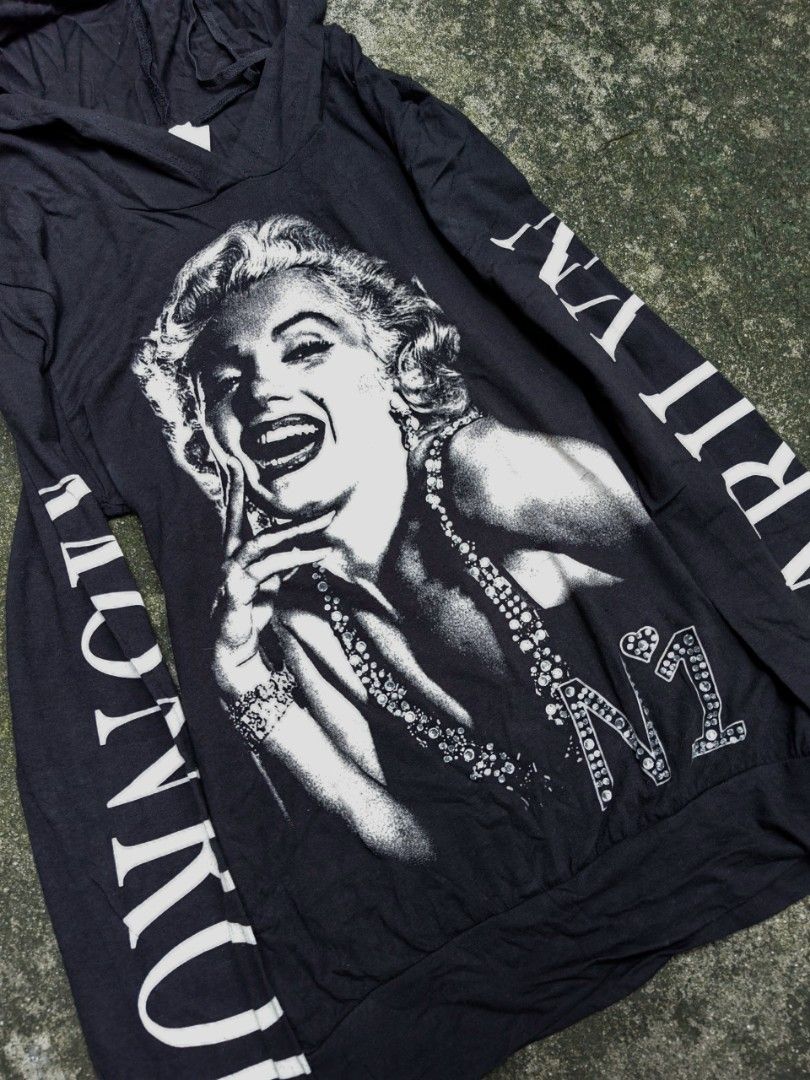 Marilyn Monroe Cotton Hoodie (Category: Coats, Jackets and Outerwear) located in Taguig. Submitted by xurocurations (Listing ID 1463046014, Image 2). Description: All Inches Dimensions: -16 Width -23 Length.