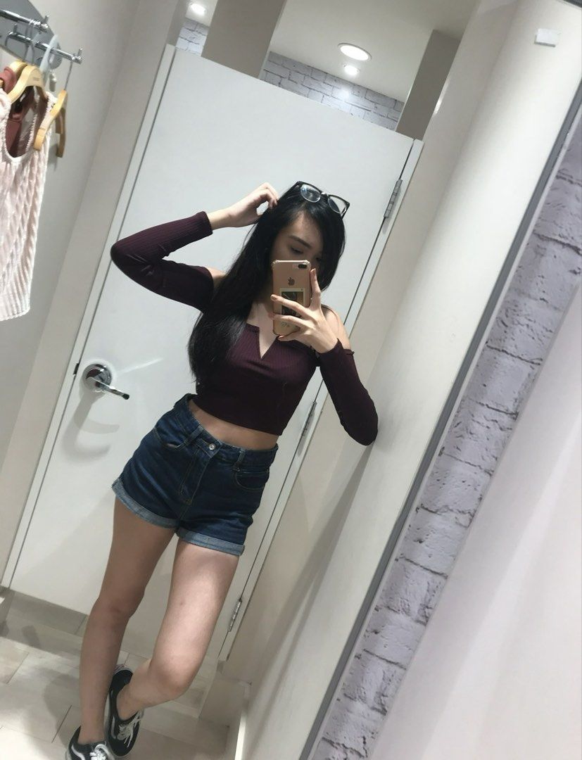 Maroon Off-Shoulder Long Sleeve Crop Top (Category: Longsleeves) located in Quezon City. Submitted by lxgscn (Listing ID 1462971216, Image 2). Description: Size: Small .