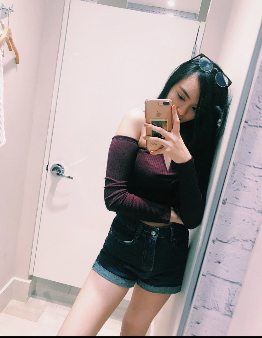 Maroon Off-Shoulder Long Sleeve Crop Top (Category: Longsleeves) located in Quezon City. Submitted by lxgscn (Listing ID 1462971216, Image 3). Description: Size: Small .