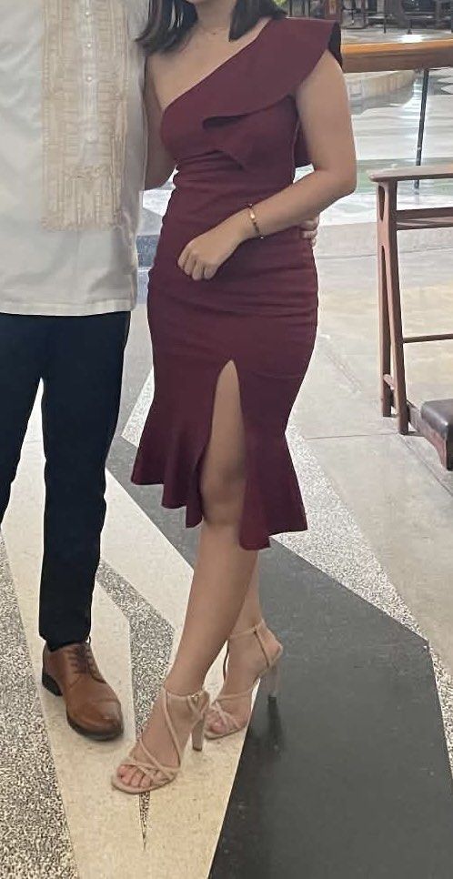 Maroon One-Shoulder Ruffle Dress with Slit (Category: Dresses) located in Santa Rosa. Submitted by krxtnm (Listing ID 1462919294, Image 2). Description: - Elegant one-shoulder design in a rich maroon color. - Chic ruffle detail on the shoulder for added flair. - Features a daring high slit on the leg. - Flattering flared hemline. - Designed for a snug, figure-hugging fit. - Ideal for parties, events, and special occasions..