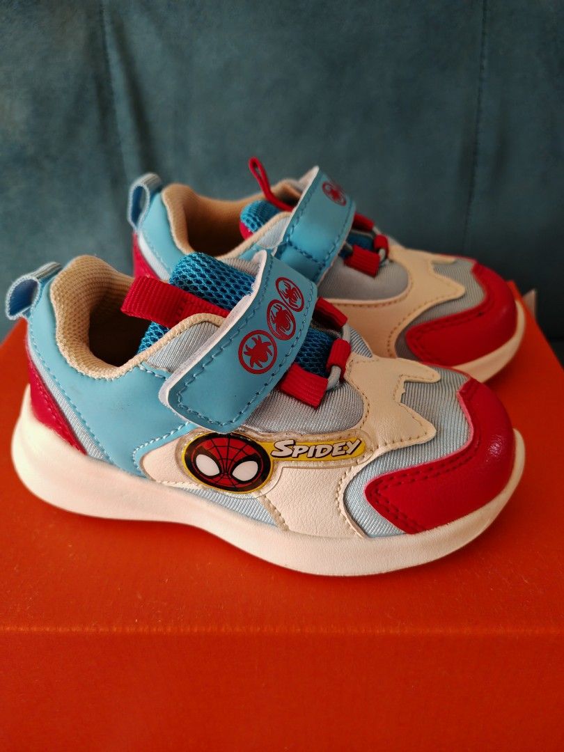 Marvel Spiderman Shoes (Category: Babies & Kids Fashion) located in Malolos. Submitted by yan.yan4 (Listing ID 1463023498, Image 1). Description: bought this in dept store for 1.4K (will include receipt IF YOU WANT) used only once, sinukat.. hindi na inalis sa paa kaya binayaran pero later on, ayaw na ng bata 🥺 dahil masikip din pala. unfortunately, wala na pong avail na sumunod na size. no box kasi napaglaruan pagdating ng bahay but guaranteed 