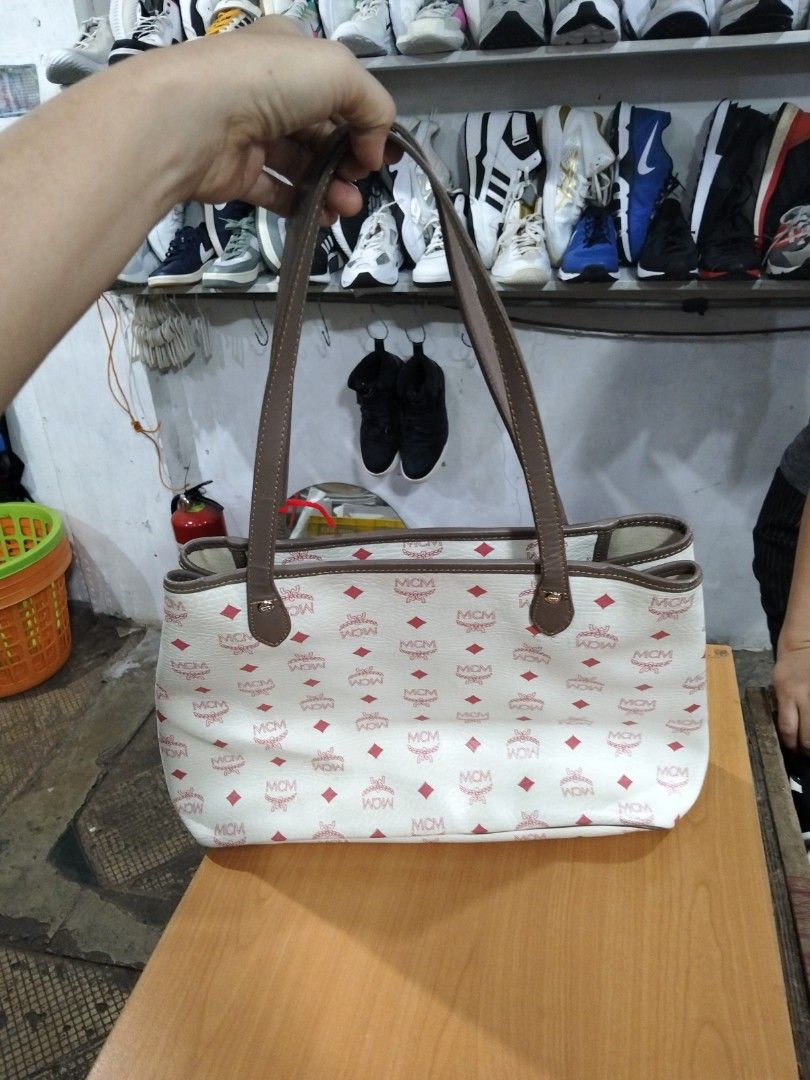 MCM (Category: Shoulder Bags) located in El Salvador. Submitted by francheskaukayukay (Listing ID 1462940237, Image 3). Description: .