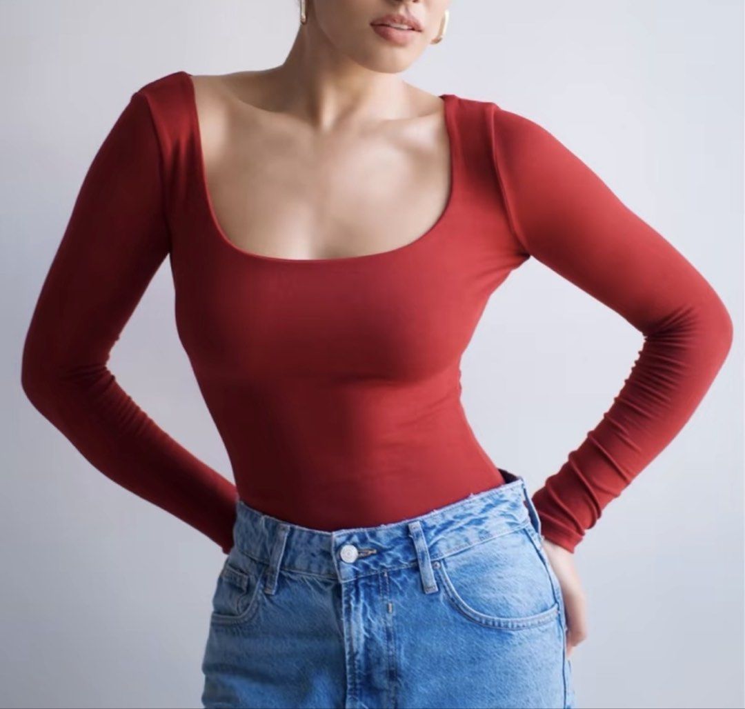 mera alexa maroon top (Category: Longsleeves) located in Manila. Submitted by iyahpreloved_ (Listing ID 1462944148, Image 1). Description: mera alexa maroon size L!.