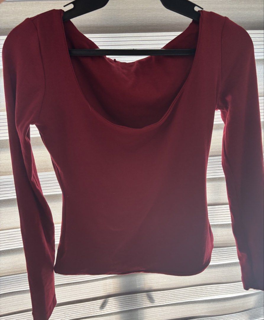 mera alexa maroon top (Category: Longsleeves) located in Manila. Submitted by iyahpreloved_ (Listing ID 1462944148, Image 2). Description: mera alexa maroon size L!.