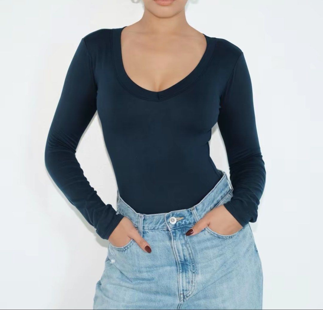 mera evalina top navy blue (Category: Longsleeves) located in Manila. Submitted by iyahpreloved_ (Listing ID 1462943723, Image 1). Description: navy blue size L! slide for the actual pic!.