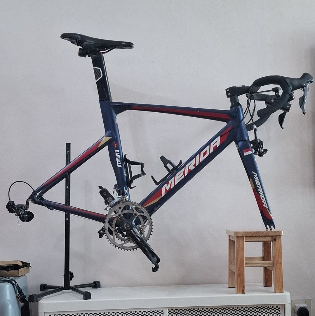 Merida Reacto 400 frameset + groupset (Category: Bicycles) located in Singapore. Submitted by v3gqt (Listing ID 1462903435, Image 1). Description: Well used bike frame. Groupset and all is inlcludee casste too. Pedals will be converted to flats Bike mount and lights not included Selling as i plan to upgrade.