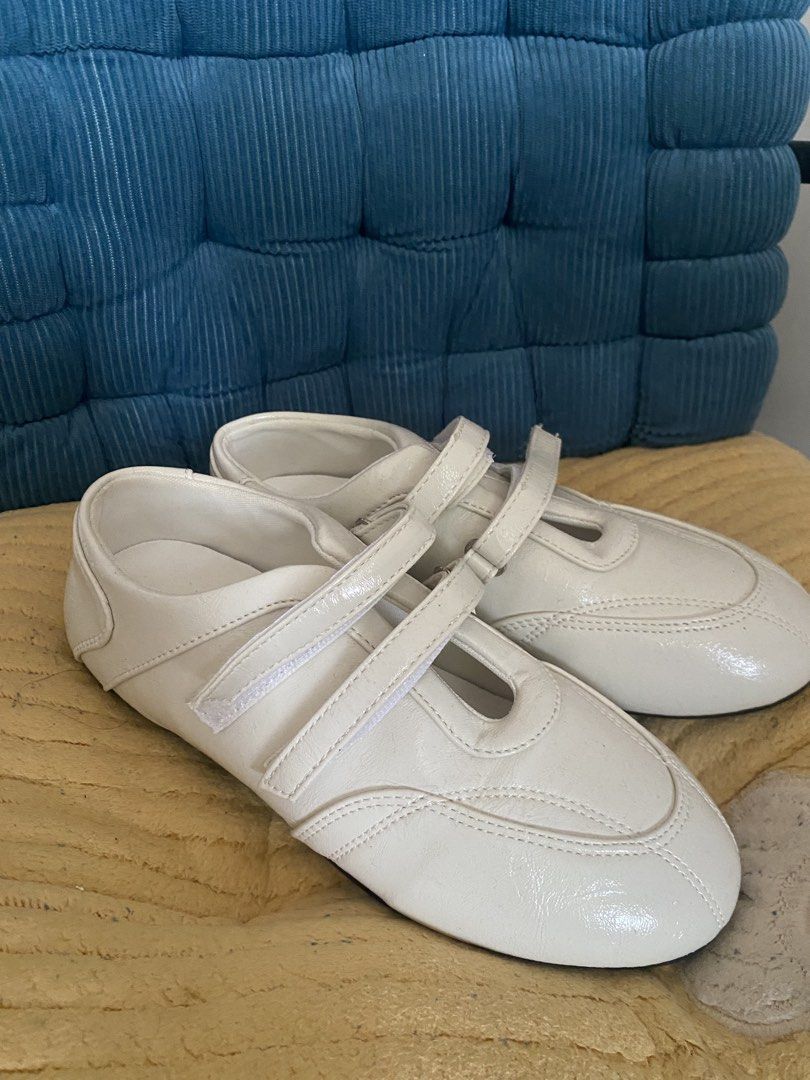 Mia White Mary Jane Strap Shoes (Category: Heels) located in Manila. Submitted by lecurateurofficial (Listing ID 1462927670, Image 2). Description: - White Mary Jane style shoes by Mia - Features two adjustable velcro straps - Durable sole with excellent grip pattern - Ideal for everyday wear or dance class - Clean and simple design.