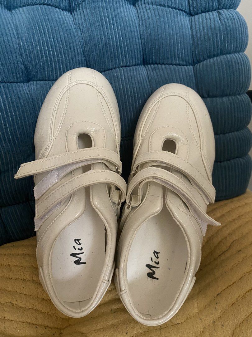 Mia White Mary Jane Strap Shoes (Category: Heels) located in Manila. Submitted by lecurateurofficial (Listing ID 1462927670, Image 1). Description: - White Mary Jane style shoes by Mia - Features two adjustable velcro straps - Durable sole with excellent grip pattern - Ideal for everyday wear or dance class - Clean and simple design.