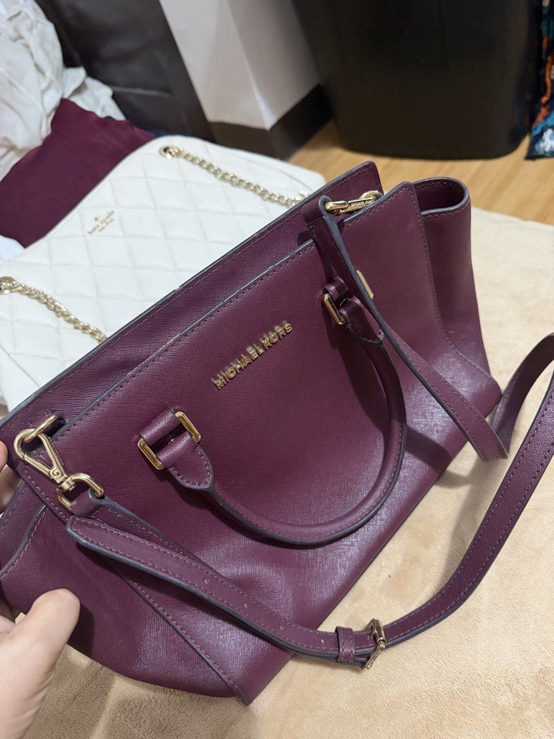 Michael Kors Bag (Category: Cross-body Bags) located in Cebu City. Submitted by sultrychicmary (Listing ID 1463101670, Image 1). Description: see condition on the photos posted what you see is whag you get.