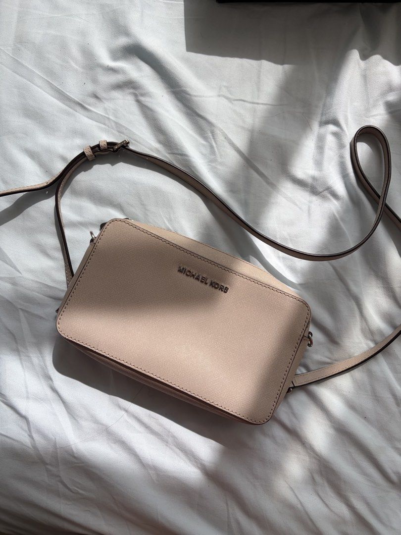 Michael Kors crossbody bag (Category: Cross-body Bags) located in Quezon City. Submitted by moonxxchild (Listing ID 1462948066, Image 1). Description: - Authentic Michael Kors bag - Durable Saffiano leather - Adjustable strap for comfort - Ideal for everyday use - Fits phone, wallet, keys, and more - Interior and exterior are clean - Ready for its new owner.