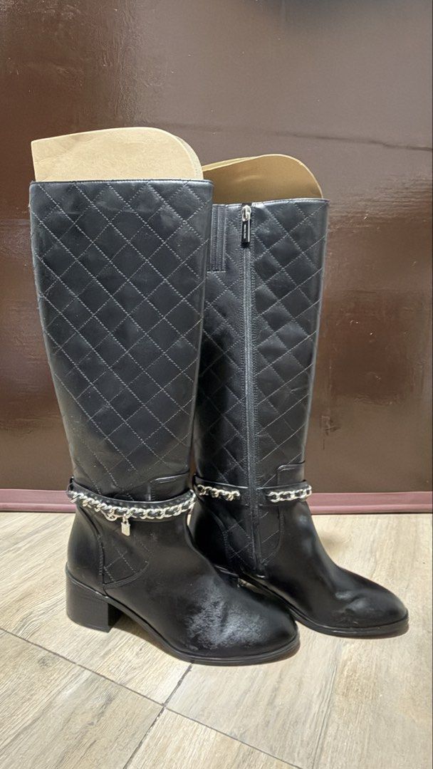 Michael Kors Elsa Tall Boots US 8 (Category: Boots) located in Pasig City. Submitted by mendd (Listing ID 1463046333, Image 3). Description: used but not abuse, used 2-3x only comes with original box .