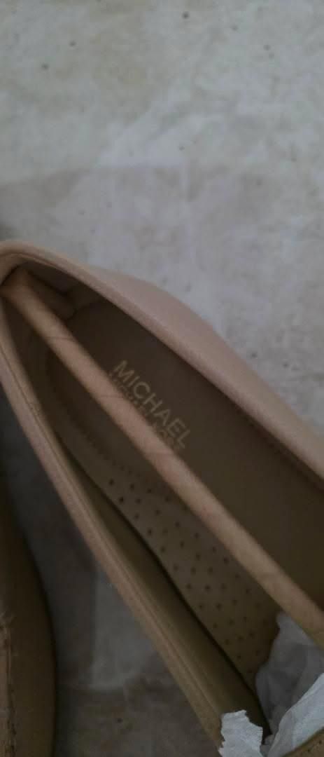 Authentic Michael Kors Reed Loafer Camel US 6.5M (Category: Loafers) located in Angeles City. Submitted by miho066_ (Listing ID 1462987145, Image 3). Description: Michael Kors Reed Loafers in Camel. Size US 6.5M. Tumbled faux leather. Gold MK logo hardware. Comes with original box. Never worn..