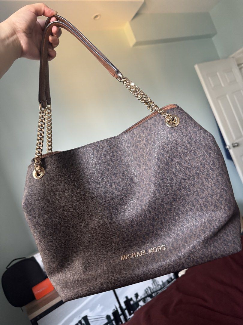 Michael Kors Shoulder Bag Handbag (Category: Shoulder Bags) located in Manila. Submitted by ganned (Listing ID 1462985827, Image 1). Description: Authentic Michael Kors Handbag/ Shoulder Bag for sale Like new condition. No issues. .