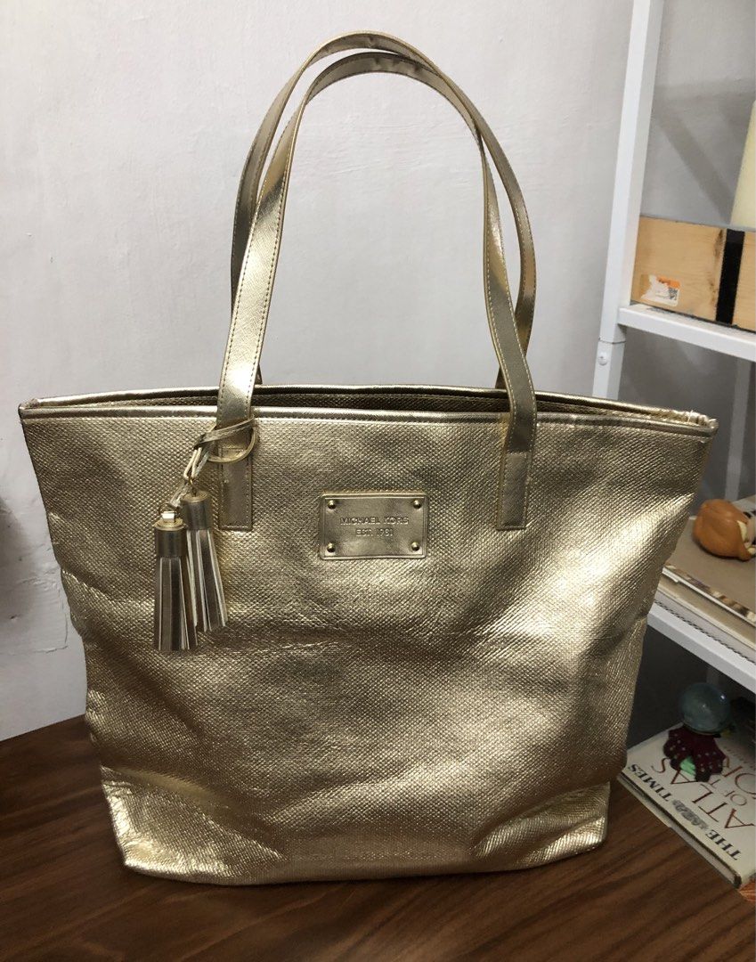 Michael Kors Metallic Gold Tote Bag (Category: Luxury Bags & Wallets) located in Cavite. Submitted by surplus_atbp (Listing ID 1463002740, Image 1). Description: No Flaws (good as new).