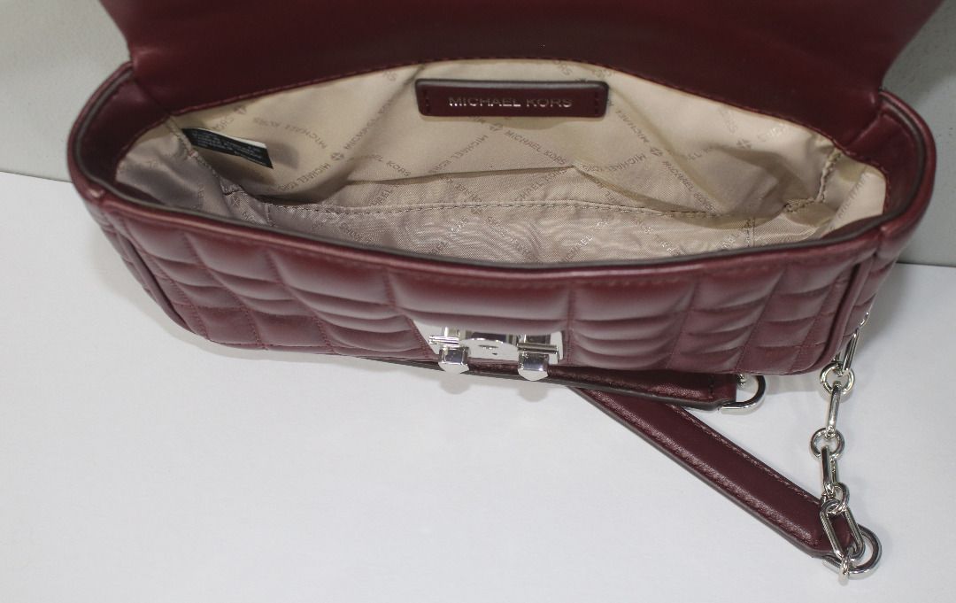 MICHAEL KORS TRIBECA 2-WAY BAG (Category: Luxury Bags & Wallets) located in Cebu City. Submitted by sinina.station (Listing ID 1463020964, Image 3). Description: AS PICTURED 100% authentic .
