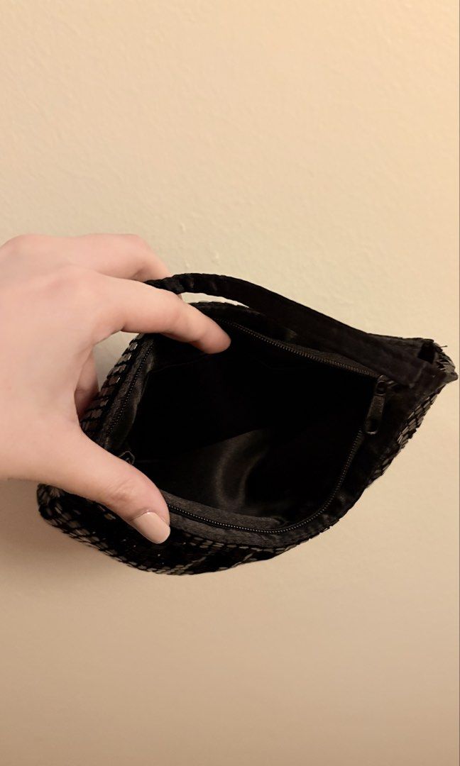 Mini Black Sequin Chic Party Bag (Category: Shoulder Bags) located in Tagaytay City. Submitted by lilyzobel (Listing ID 1463028712, Image 2). Description: .