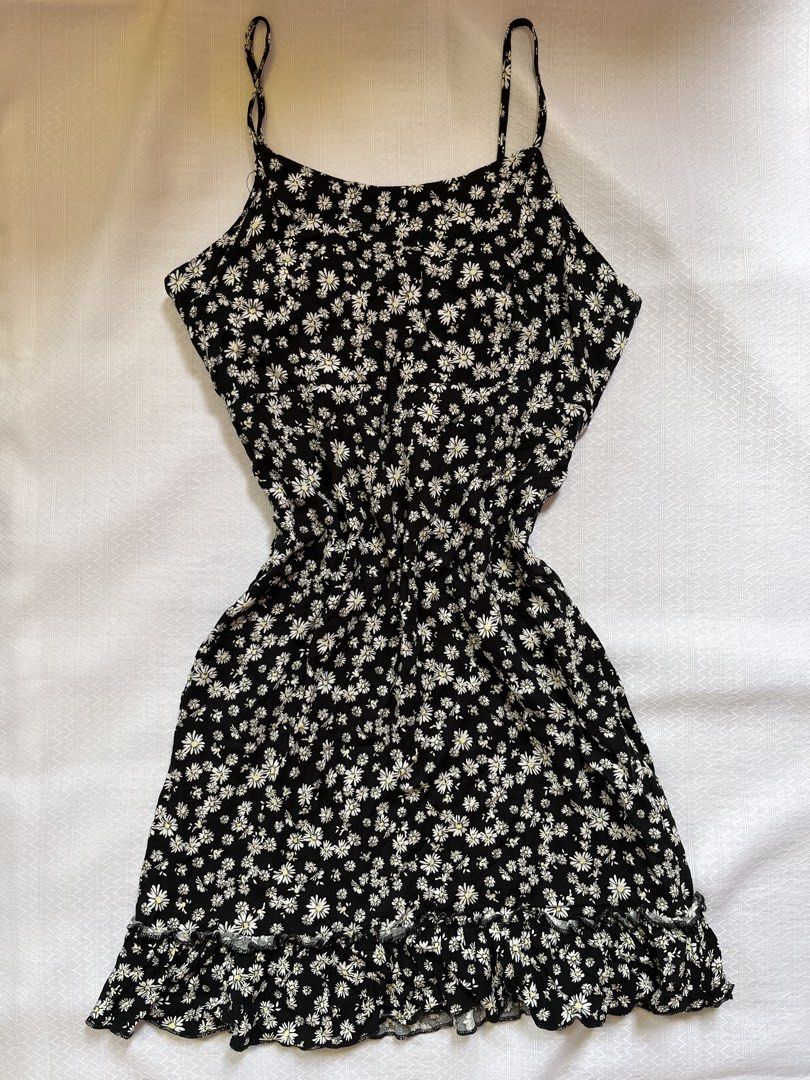 Mini Dress (Category: Dresses) located in Baguio. Submitted by leyfinds_2600 (Listing ID 1462916713, Image 1). Description: Size: small L: 27” Waist: 15” (laid flat) 📍Baguio Shipping thru J&T (payment first).