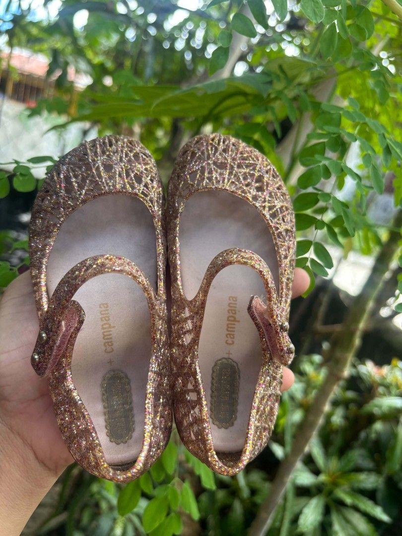 Mini Melissa + Campana US9 | 15cm (Category: Babies & Kids Fashion) located in Quezon City. Submitted by theentreprenurse (Listing ID 1462952641, Image 2). Description: 𝘼𝙐𝙏𝙊 𝙋𝘼𝙎𝙎 𝙏𝙊 𝙇𝙊𝙒 𝘽𝘼𝙇𝙇𝙀𝙍𝙎 📣 NO INCLUSION ʙʀᴀɴᴅ: Mini Melissa ꜱɪᴢᴇ: US 9 | 15cm ᴍᴏᴘ: ɢᴄᴀꜱʜ ꜱʜɪᴘᴘɪɴɢ 🛒 (NO RUSH. I'm a working momma :) ) ▪︎ꜰʟᴀꜱʜ ᴇxᴘʀᴇꜱꜱ | J&T ▪︎ʟᴀʟᴀᴍᴏᴠᴇ|ɢʀᴀʙ ~ 𝚃𝚑𝚎𝚜𝚎 𝚌𝚕𝚘𝚝𝚑𝚎𝚜 𝚊𝚛𝚎 𝚊𝚕𝚛𝚎𝚊𝚍𝚢 𝚠𝚊𝚜𝚑𝚎𝚍. 𝙺𝚒𝚗𝚍𝚕𝚢 𝚖𝚊𝚗𝚊�