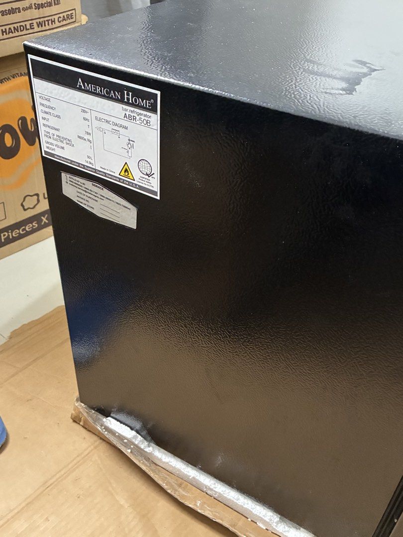 Mini Ref (Category: Refrigerators and Freezers) located in Bulacan. Submitted by advd_ (Listing ID 1462930858, Image 2). Description: American Home - Bought it last year, di masyado nagamit sa dorm. .