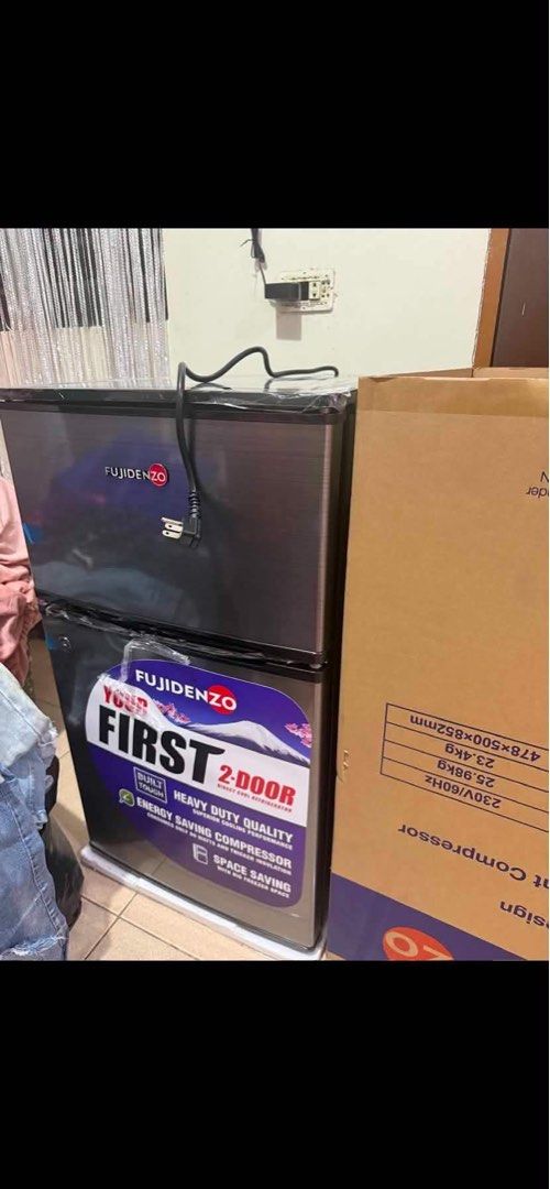 MINI REF FUJIDENZO (Category: Refrigerators and Freezers) located in Candelaria. Submitted by royalflower_e5a76c (Listing ID 1463081044, Image 1). Description: 3-months old, used only to store water/drinks.