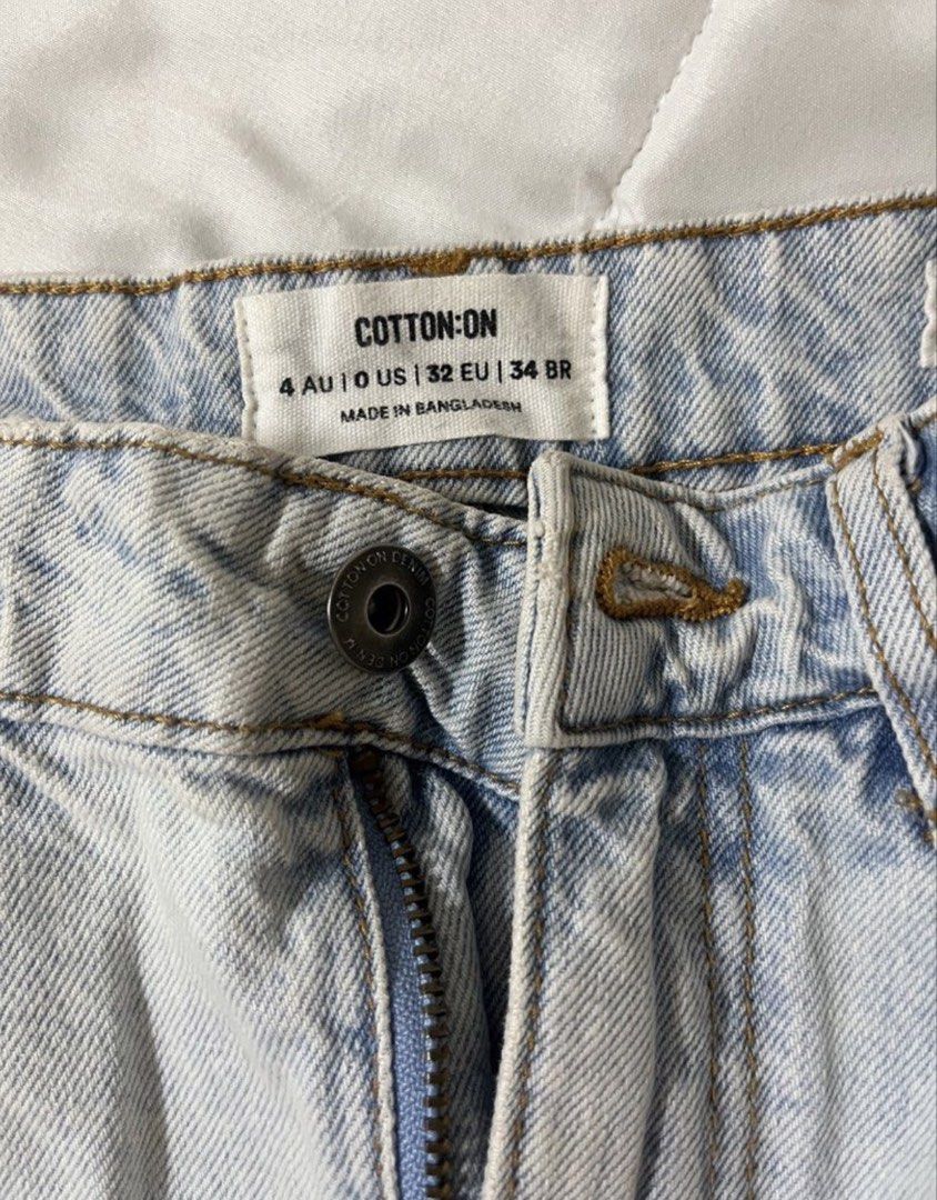 cotton on mini skirt (Category: Skirts) located in Cebu City. Submitted by sarstar1818 (Listing ID 1462888715, Image 2). Description: - rfs: doesn't fit me anymore - very good quality.