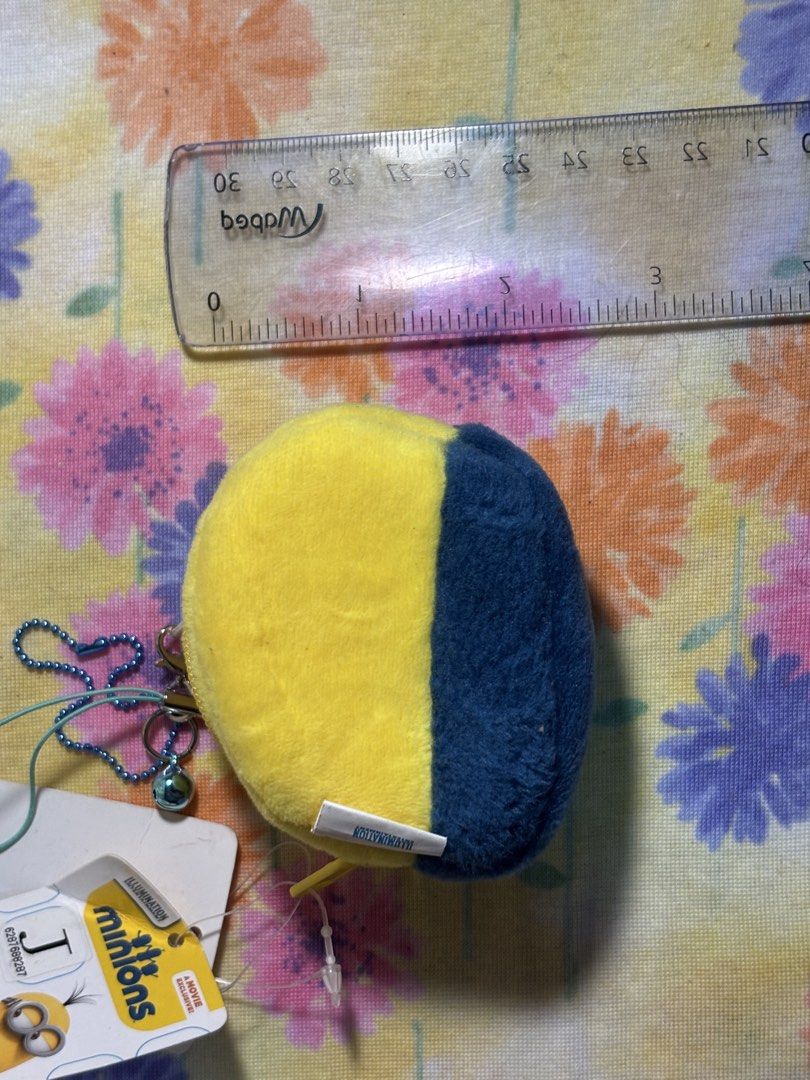 Minion plush coin purse charm with tag (Category: Character Goods) located in Calamba. Submitted by cur8d (Listing ID 1463109813, Image 2). Description: .