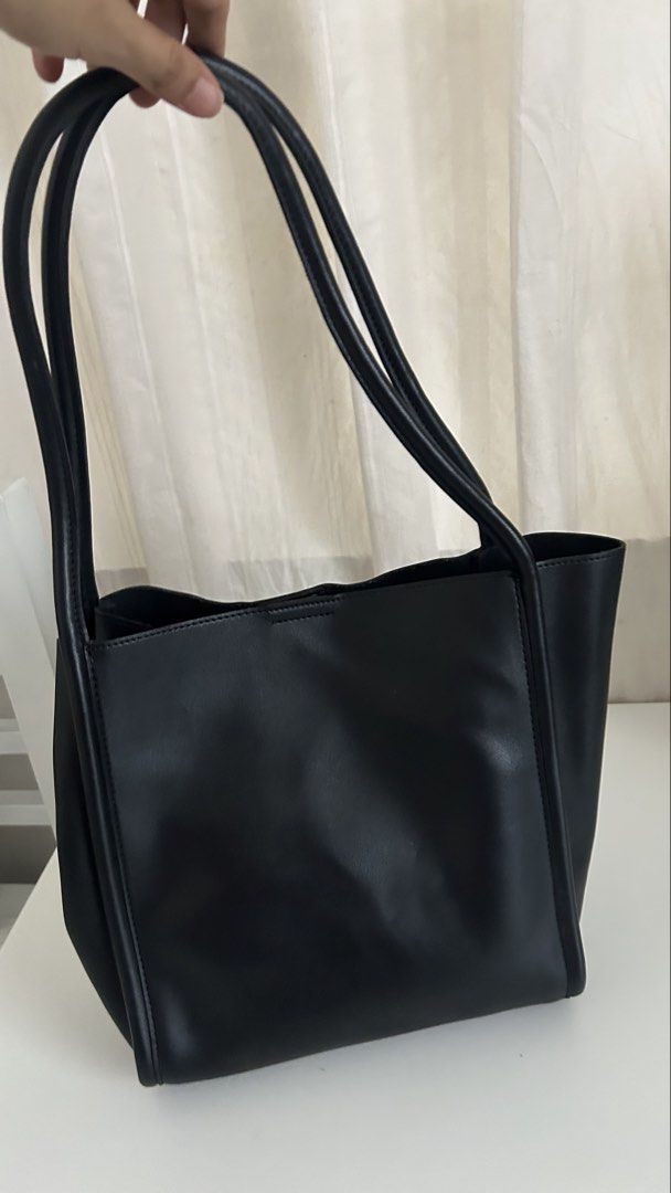 Miniso Black Tote Bag with Shoulder Straps (Category: Tote Bags) located in Cavite. Submitted by yamyam. (Listing ID 1462914844, Image 2). Description: - Simple and stylish black tote bag - Made from faux leather material - Features two comfortable shoulder straps - Ideal size for daily essentials (wallet, phone, keys) - Clean, versatile design that matches any outfit.