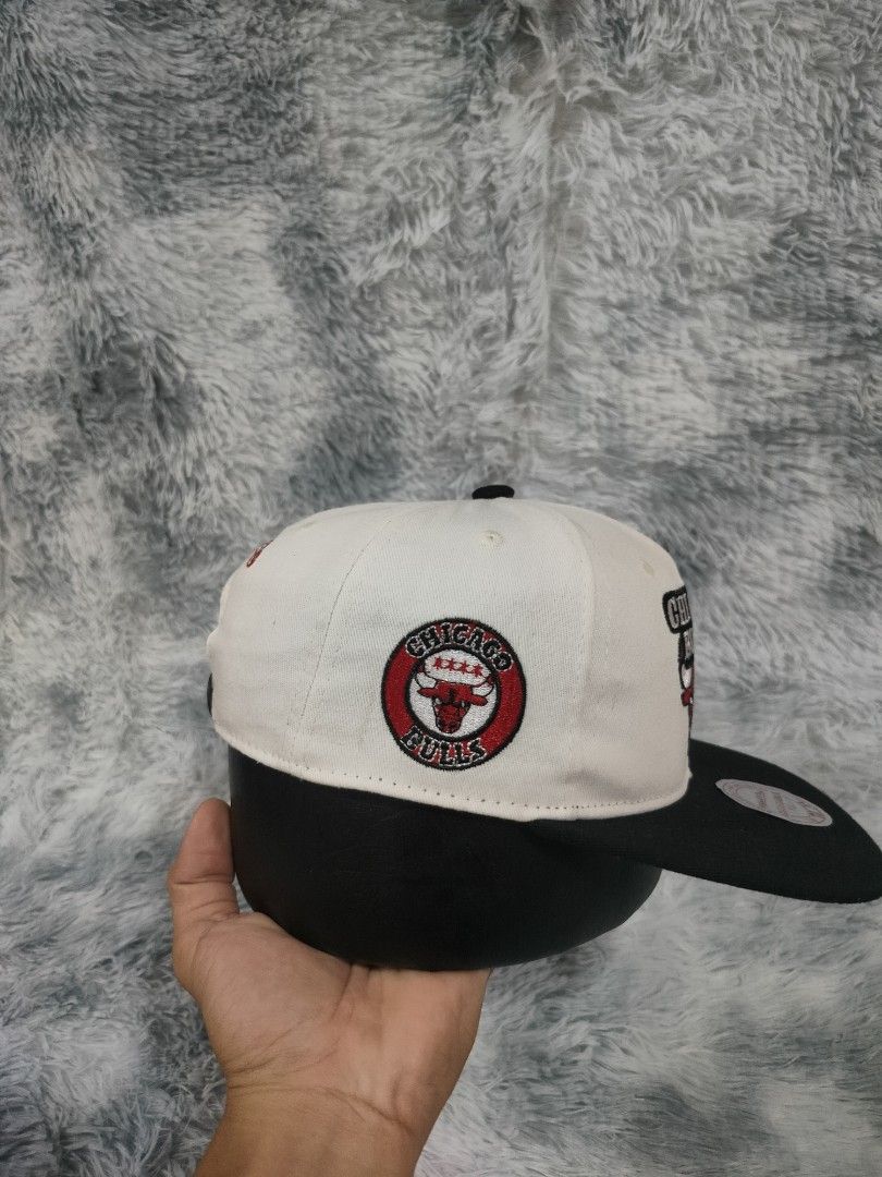 Mitchell & Ness Chicago Bulls (Category: Caps & Hats) located in Midsayap. Submitted by rogeandrei29987 (Listing ID 1462993231, Image 2). Description: 📌Mitchell & Ness Chicago Bulls🐂 • Snap Back •9.5/10 cr •No issue •Excellent MOP: Gcash Courier✈️: J&T Unli vouch/Vc with item Loc: Kabacan, North Cotabato/Parang Maguindanao❤️.