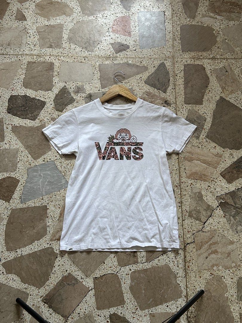 Mix branded T-shirt womens (Category: Shirts) located in Davao. Submitted by master.mnd (Listing ID 1462940842, Image 2). Description: As new May issue ang iba Need wash ₱250 each.