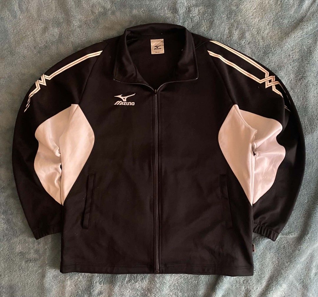 Mizuno Track Jacket🥶🥶 (Category: Coats, Jackets and Outerwear) located in Subic. Submitted by hnrblethrift7 (Listing ID 1462892274, Image 2). Description: Mizuno Size medium on tag W22L25.5.
