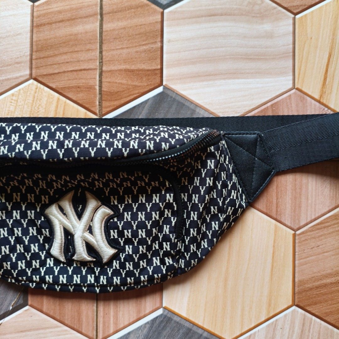 MLB New York Belt Bag (Category: Belt bags, Clutches and Pouches) located in Maramag. Submitted by thrifty777 (Listing ID 1463086030, Image 2). Description: Authentic MLB Slightly Used Condition Location Maramag Bukidnon.