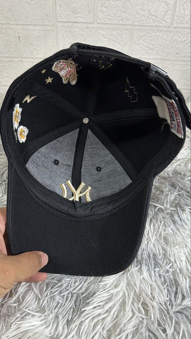 MLB ny-yankees dadhat adjustable buckle strap (Category: Caps & Hats) located in Manila. Submitted by paulovenegaskalakal2020 (Listing ID 1462886785, Image 2). Description: For sale! Kalakal MLB dadhat adjustable buckle strap Major league baseball NY- yankess Adult Sign of usage Good as new Clean & re-shape Ready to use MINE 899 +sf.