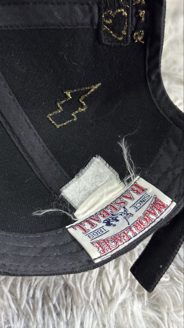 MLB ny-yankees dadhat adjustable buckle strap (Category: Caps & Hats) located in Manila. Submitted by paulovenegaskalakal2020 (Listing ID 1462886785, Image 3). Description: For sale! Kalakal MLB dadhat adjustable buckle strap Major league baseball NY- yankess Adult Sign of usage Good as new Clean & re-shape Ready to use MINE 899 +sf.